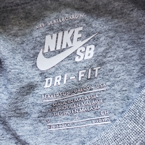 Nike SB Dri-Fit Tshirt Size Small (8-10 years) - Picture 3 of 3